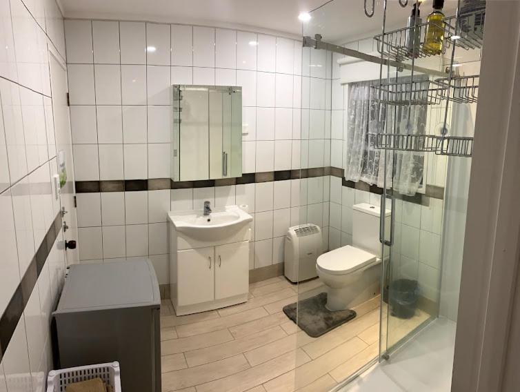 Self Contained En-Suite Private Bathroom, Private Entrance, Close To Shops & Hospital Homestay 해밀턴 외부 사진