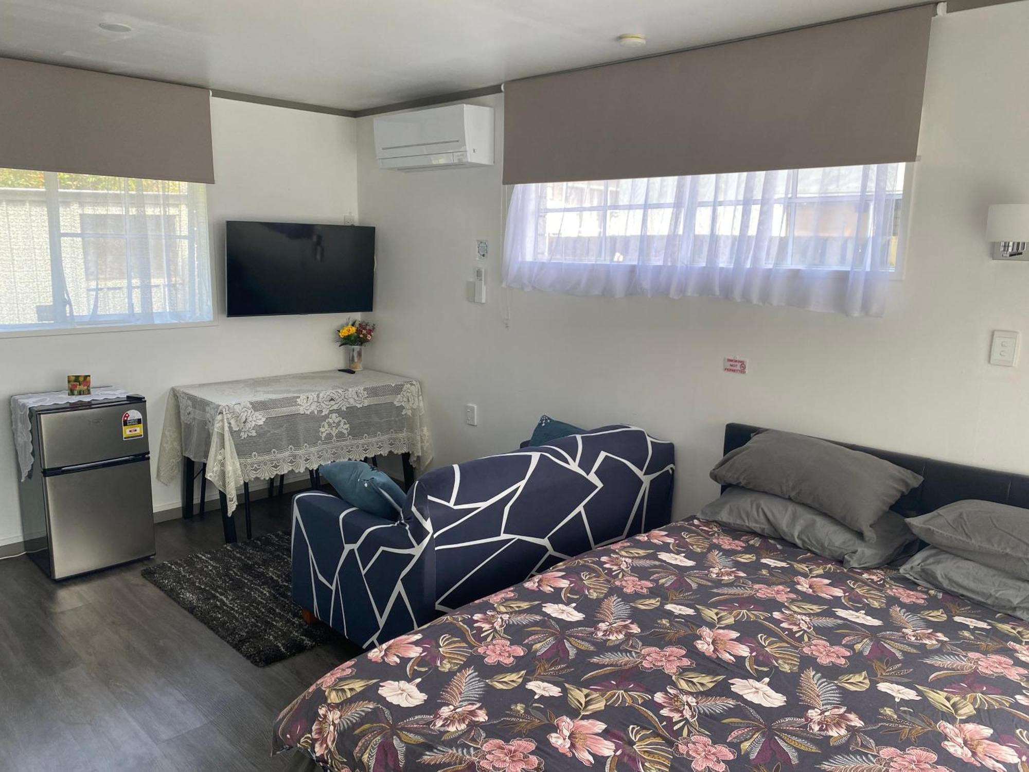 Self Contained En-Suite Private Bathroom, Private Entrance, Close To Shops & Hospital Homestay 해밀턴 외부 사진